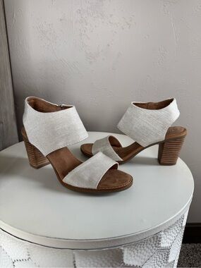 Tom’s Majorca Cut-out Beige Linen Block Heel Sandals